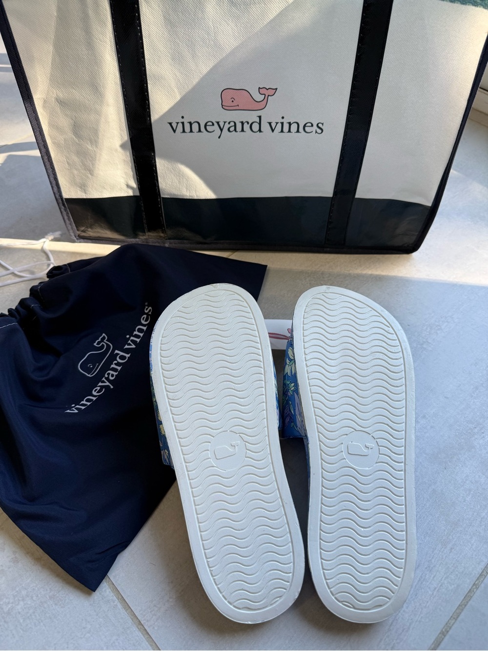 NWT - Vineyard Vines Slide Sandals - Picture 4 of 5